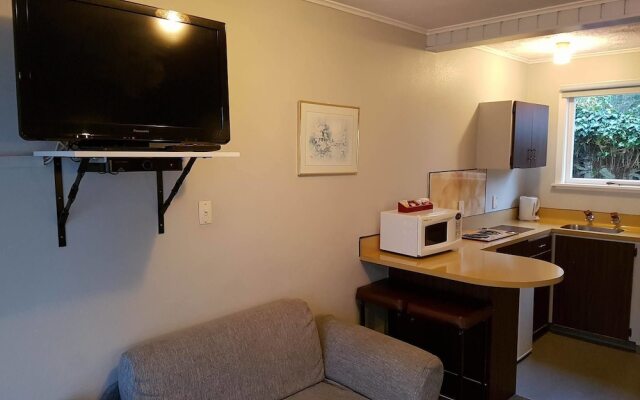 Camberley Court Motel