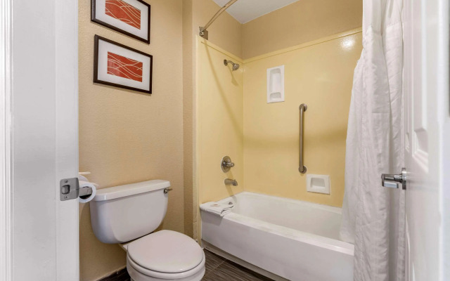 Comfort Suites Red Bluff near I-5