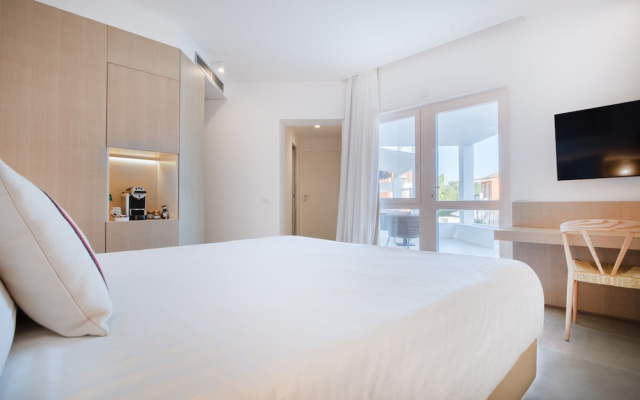 Hotel with swimming pool in Bari Sardo