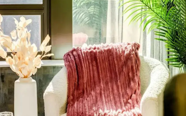 Stylish Urban Retreat at City Suite 904