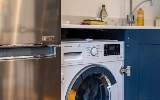 Beautiful Two Bed Abode In South West London
