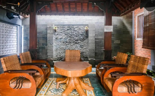 Joglo Manggisan Syariah by Oyo Rooms