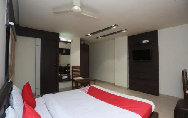 Hotel Crown Plaza By OYO Rooms