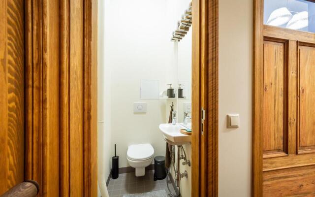 Stories Writer's AP 40sqm Renovated Free parking