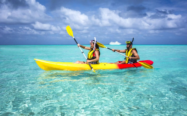 Captain Cook Cruises Fiji - Reef Endeavour