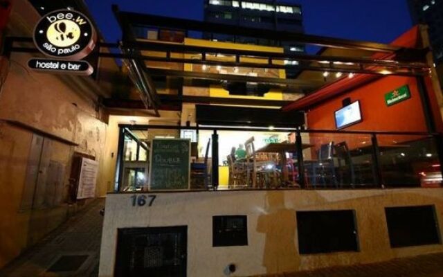 Bee.W Hostel Bar