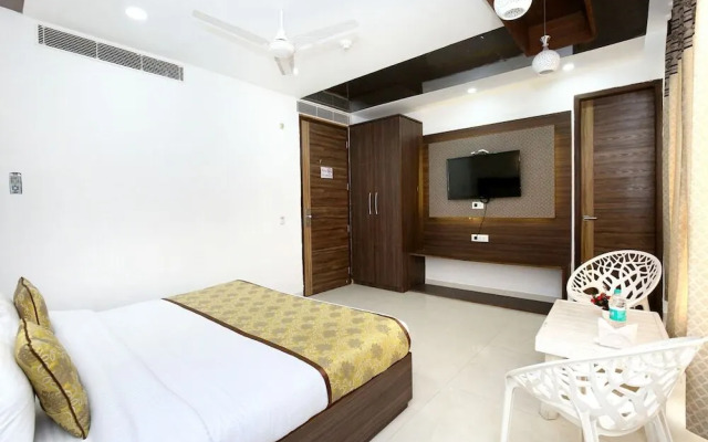 Hotel Yellow by OYO