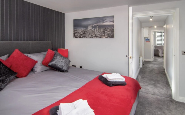 2 Bedrooms Sleeps 6 Near Top Blackpool Attractions