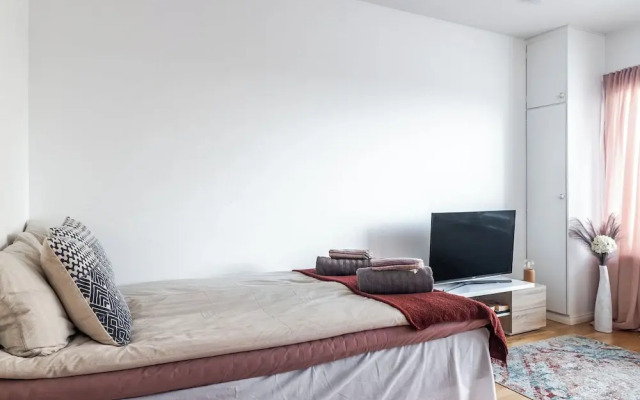Central Studio Apartment with Balcony