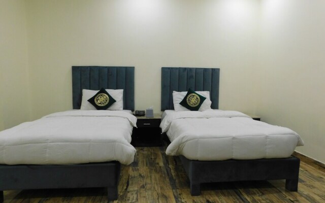 Empire Hotel