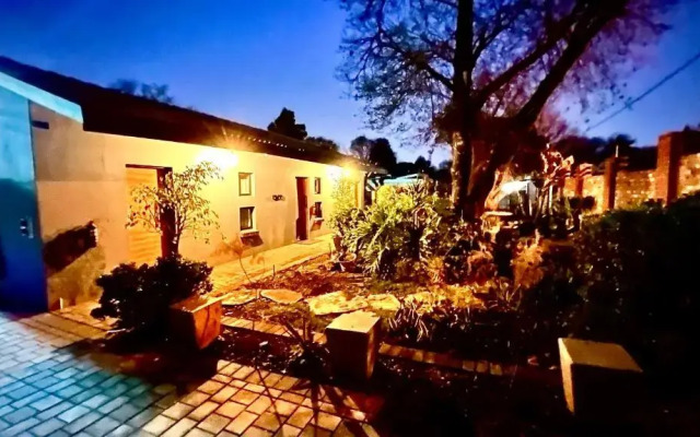 The Chameleon Stay @107