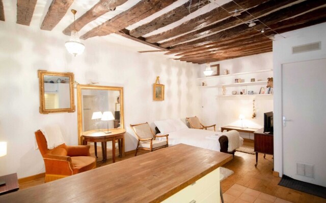 Bright and Spacious Notting Hill Nest