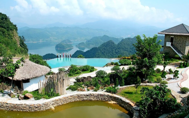 Ba Khan Village Resort