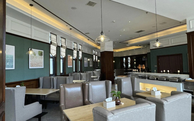 Dayan Pagoda Madison Hotel