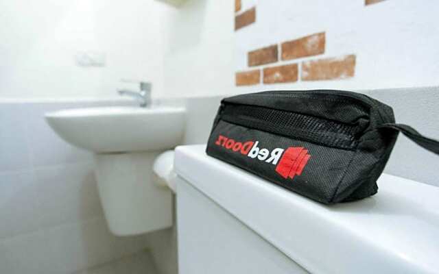 RedDoorz @ Jalan Brigjend Katamso Medan 2