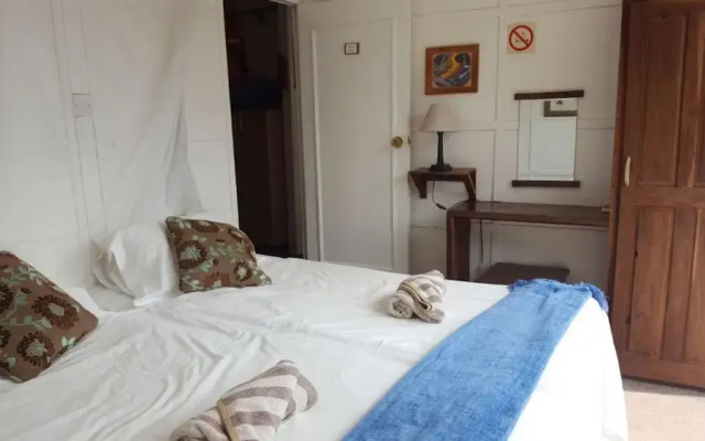 Houseboat With Aircon and Splash Pool - 2128