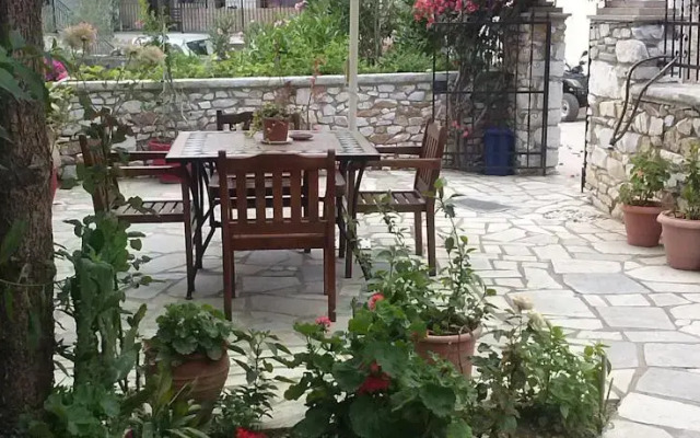 Lazaros House