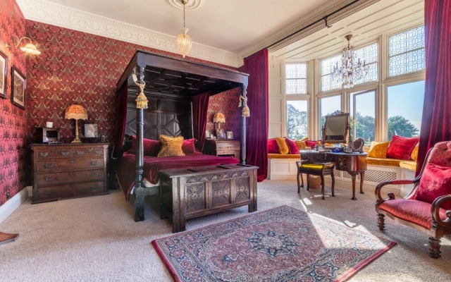 Kendal - Gothic Hall - Luxury Rooms or Apartment