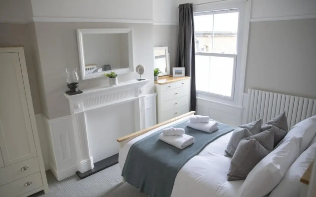 The Grove Apartment With Free on Street Parking