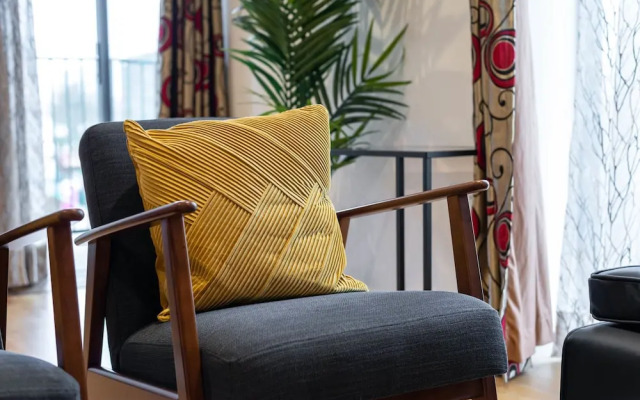 Guestready - Gorgeous 2BR Home With Balcony in Queensbury