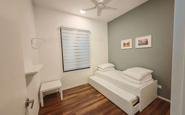 Mountain & Theme Park Views' Cozy Suite – Guest Rooms – Ipoh