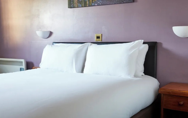 The Wee Waif Reading by Greene King Inns