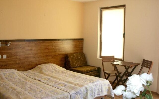 Iris Hotel