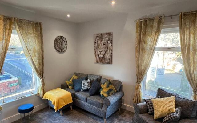 Luxury 2 bed Apartment Great Location