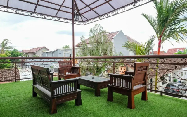Hotel Savitri Country