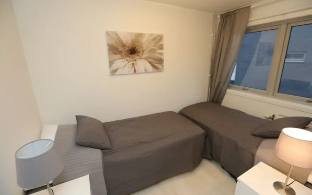 Sentral 3 roms top leilighet med gratis parkering