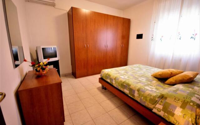 ELENA ATTICO con TERRAZZA, SOLARIUM VISTA MARE e piscina condominiale