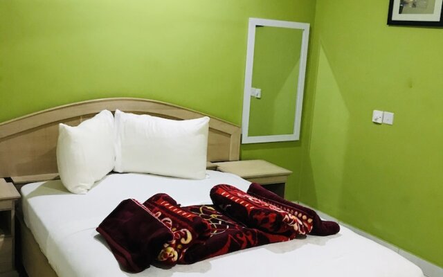 Menyinda Hotel and Restaurant