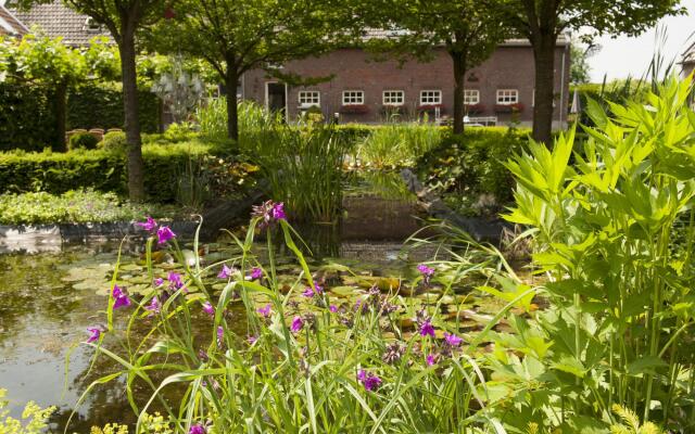 Flamboyant Farmhouse in Baarlo With Hot Tub, Garden
