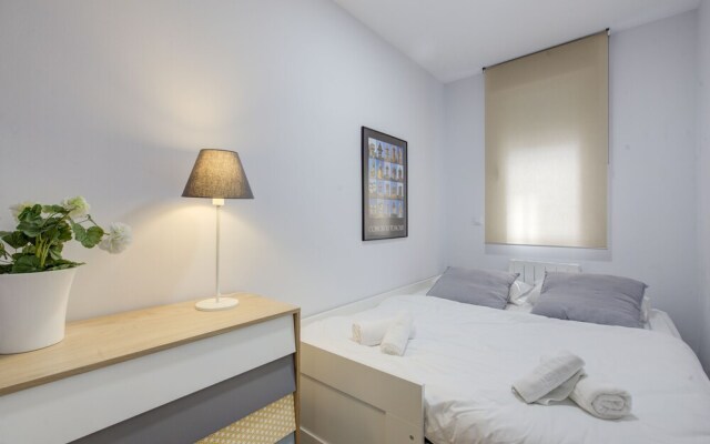 Cozy Apartment in Conde Duque