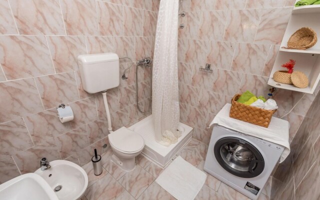 Nice Apartment in Banjol With 2 Bedrooms and Wifi