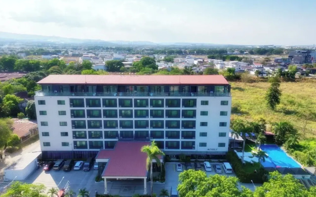 Hevea Hotel & Resort