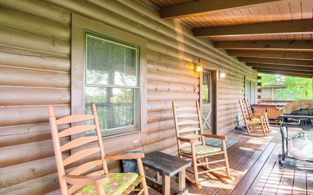 Sevierville Cabin w/ Hot Tub & Deck!