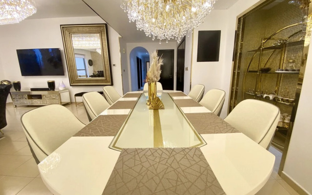 Marco Polo - Deluxe Waterfront Roomy Apt, Perfect for Groups