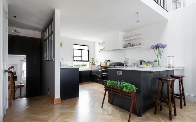 Macfarlane Road II by Onefinestay