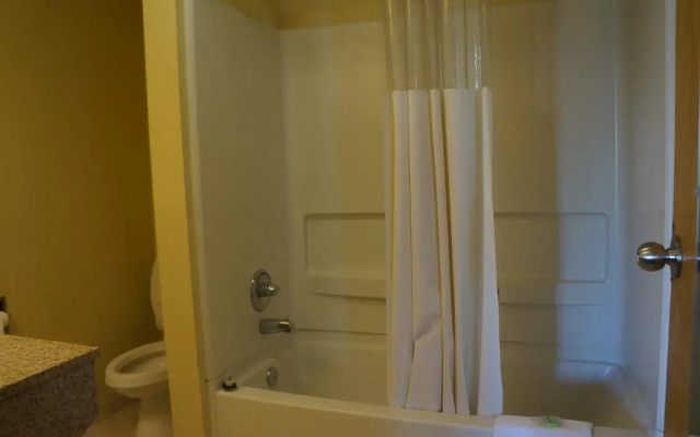 GuestHouse Inn Clarksville