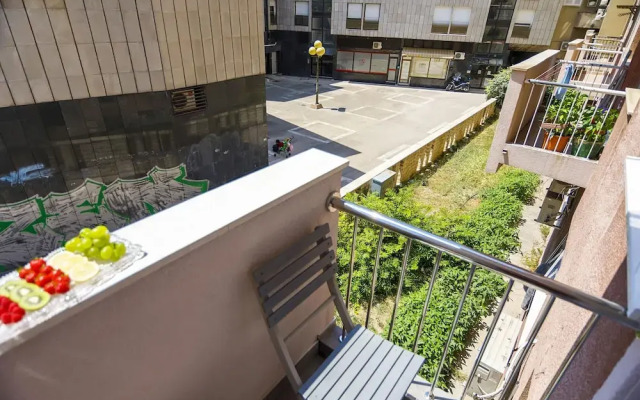 Rose Gold Rooms & Studio With Balcony