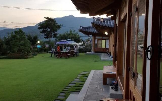 Suncheon Sagyejeol Haeoreum Hanok Pension