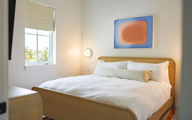 New Waterfront Home - Dreamside House