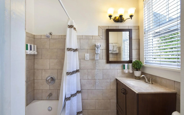 The Southernmost Inn - Adults Only