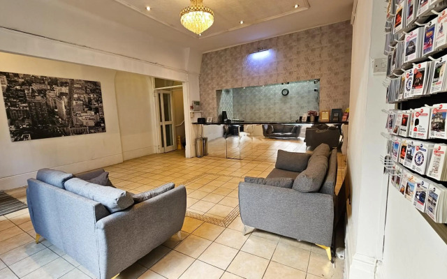 Hyde Park Court Hotel