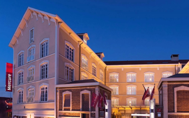 hotelImage