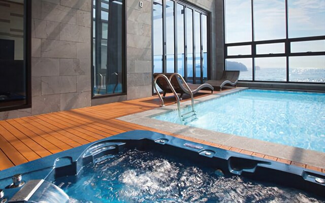 Yeosu Demare Pool Villa