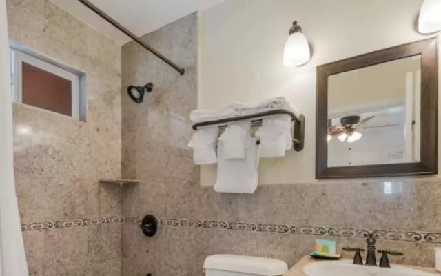 Clarion Collection Carmel Oaks Inn