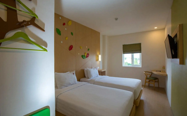 Ascent Hotel and Cafe