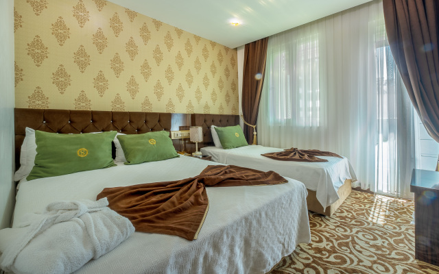 S White Hotel